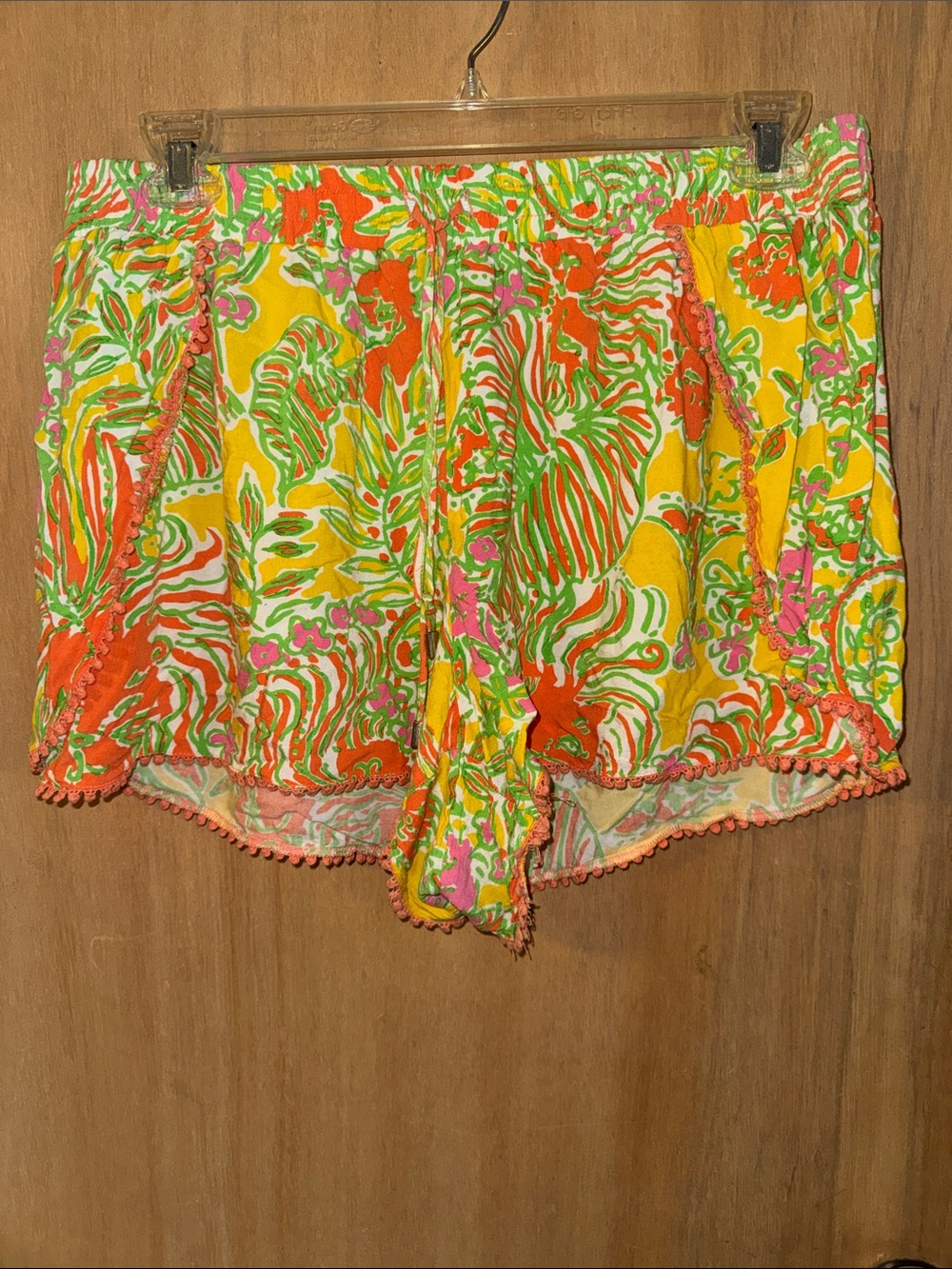 Lilly Pulitzer “Happy Place” challis shorts Pom/ crochet trim  Extra Large
